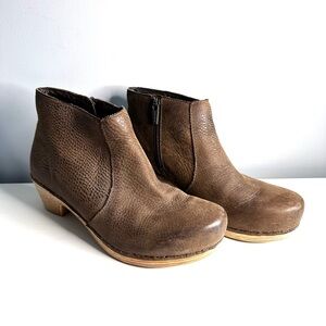 Dansko Brown Clog Ankle Boots Zipper Size (8) 38 Leather EUC